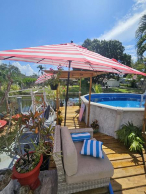 Pool Waterfront Paradise Modern Luxe Oasis, king Bed near Beaches